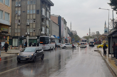 Edirne Yağışlı Bir Güne Uyandı