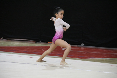 Edirneli Minik Cimnastikçiler Yarışıyor