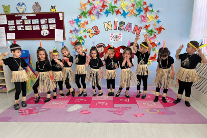 Miniklerden 23 Nisan’a Renkli Kutlama