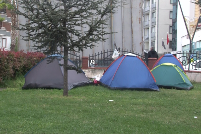 Deprem Korkusu Yaşayan İstanbullular Geceyi Çadırlarda Geçirdi