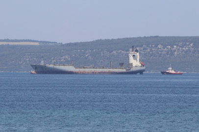 Çanakkale Boğazı'ndan Geçen Konteyner Gemisi Makine Arızası Yaptı