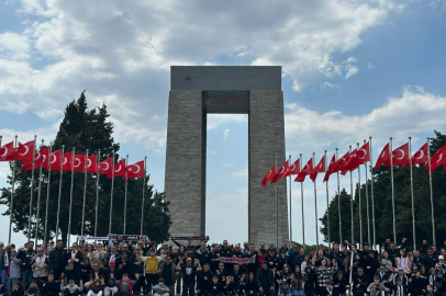 Beşiktaş Taraftarları Çanakkale Şehitler Abidesi'ni Ziyaret Etti