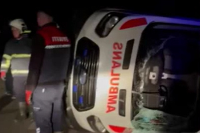 Çanakkale'de Ambulans İle Otomobilin Çarpıştığı Kazada 7 Kişi Yaralandı