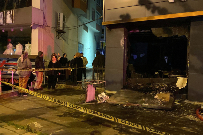 Çorlu'da Reklam Panosundan Çıkan Yangında, İş Yerinde Hasar Oluştu