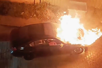 Kırklareli'nde Park Halindeki Otomobil Alev Aldı