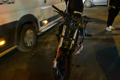 Çorlu'da Otomobille Çarpışan Motosikletin Ehliyetsiz Sürücüsü, Ağır Yaralandı