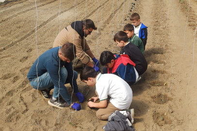 Edirne'de Minik Eller Toprakla Buluştu