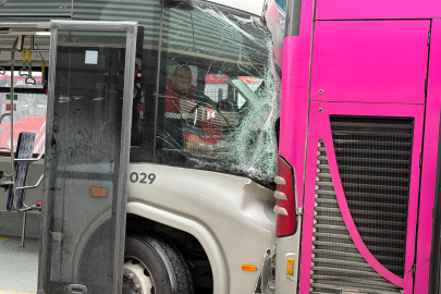 Beylikdüzü'nde Metrobüs Kazası: 1 Kişi Hayatını Kaybetti, 20 Kişi Yaralandı