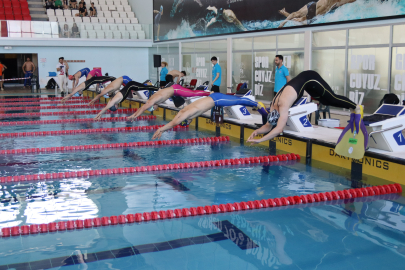 Paletli Yüzme Açık Yaş Bireysel Türkiye Şampiyonası ve Milli Takım Seçmeleri Başladı