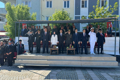 Enez'de 19 Mayıs Coşkusu İlçe Meydanını Sardı