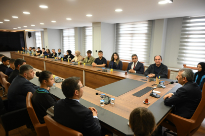 Hikâye Yarışması Şampiyonlarından Vali Sezer’e Ziyaret