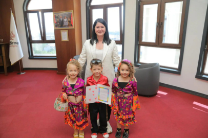 Minik Öğrencilerden Başkan Gencan Akın’a Davet