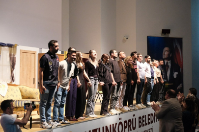 "Yarınlara Geç Kalmadan" Tiyatro Oyunu Gençlerle Buluştu