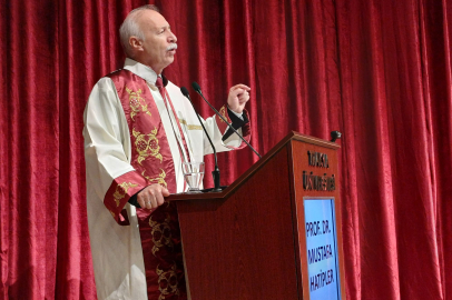 Rektör Hatipler’den Genç Öğretmenlere Anlamlı Mesaj: “Kum Gibi Olun”