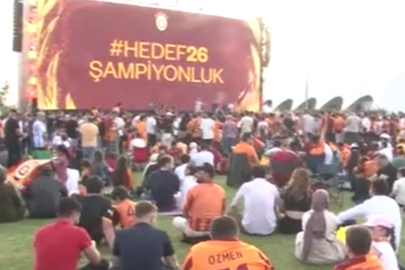 Galatasaraylı Taraftarlar, Göztepe Maçını Yenikapı'da Takip Etti