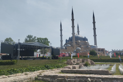 Selimiye Meydanı Fetih Kutlamalarına Hazırlanıyor