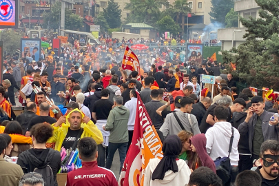 Galatasaraylı Taraftarlar Yenikapı'ya Akın Etti