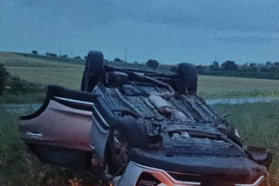 Çanakkale'de Devrilen Otomobildeki 2 Kişi Yaralandı