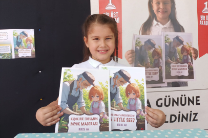 Edirne’nin Minik Yazarı Ay Kitabını İmzaladı