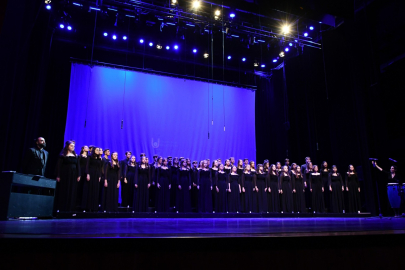 Lüleburgaz Belediyesi Gençlik Korosu’na İzmir’den Ödül