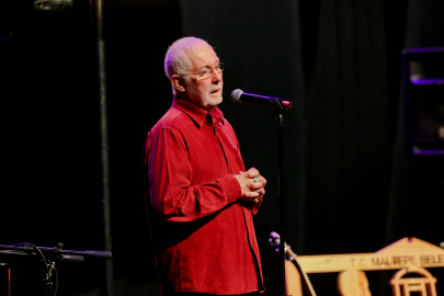 Ünlü Sanatçı İlhan Şeşen Hayatını Kaybetti