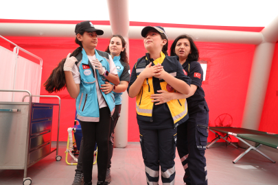 Kırklareli'nde İlkokul Öğrencilerine Heimlich Manevrası Eğitimi Verildi