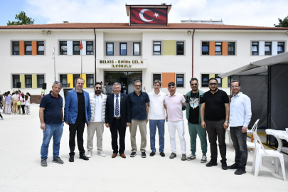 Sezgin, Belkıs Emine Çelik İlkokulu Kermesine Katıldı