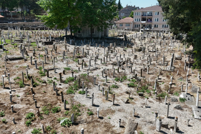 Kurban Bayramı Önce Tarihi Kabristanlarda İhmaller Pes Dedirtti