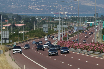 Yollarda Bayram Tatili Hareketliliği Sürüyor
