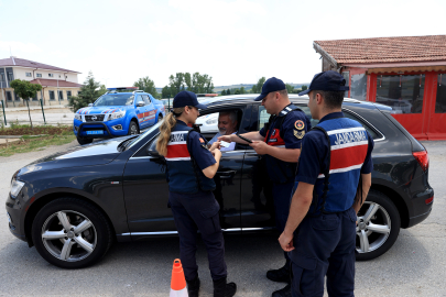 Gurbetçilere Güvenli Seyir İçin Sınırdan Otoyola Kadar Jandarma Destek Oluyor