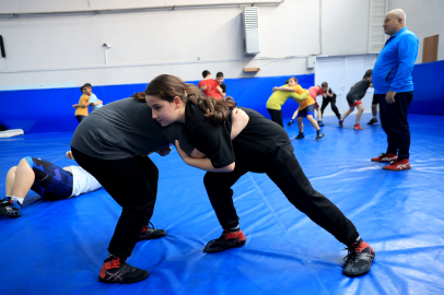 Edirne'de "Minik Güreşçiler" Şampiyonların İzinde Yetişiyor