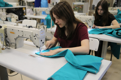 Edirne'de Üniversiteliler Hastane Ameliyathanesi İçin Tekstil Malzemeleri Dikiyor