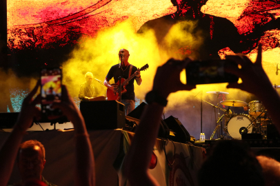 Zeynep Bastık ve Yüksek Sadakat Tekirdağ’ı Salladı