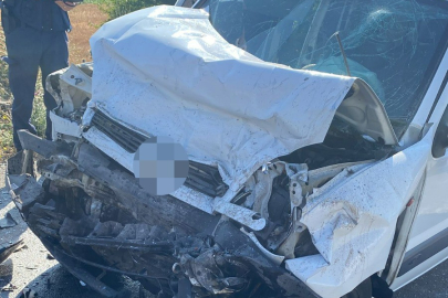 Çanakkale'de İki Araç Kafa Kafaya Çarpıştı: 2 Ölü