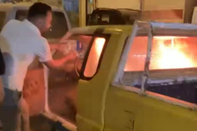 Park Halindeki Kamyonet Alev Aldı