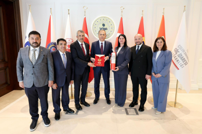 Başkentte Devlet Protokolünü "Kırmızı Dipli Mum" İle Kırkpınar'a Davet Sürüyor