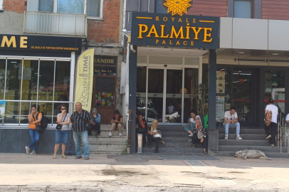 Öğrenciler Sınavda, Aileler Dışarıda Ter Döküyor