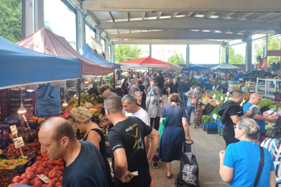 Pazar Kalabalık Ama Satışlar Düşük