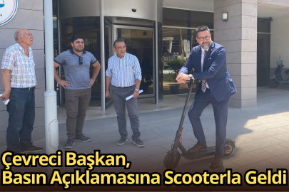 Çevreci Başkan, Basın Açıklamasına Scooterla Geldi