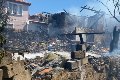 Kırklareli'nde İki Katlı Evde Çıkan Yangında İtfaiye Eri Yaralandı