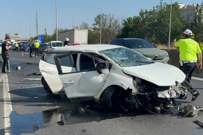 Tekirdağ'da Bariyere Çarpan Otomobildeki 3 Kişi Yaralandı