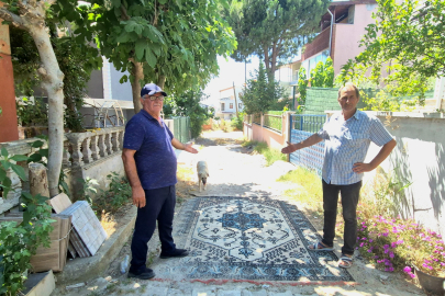 Tekirdağ'da Belediye Yol Yapmayınca Vatandaş Sokağa Halı Serdi