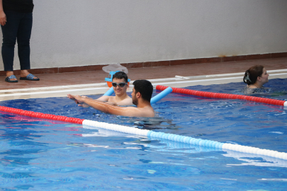 Tekirdağ'da Özel Çocuklar Yüzme Kursunda Mutluluğa Kulaç Atma İmkanı Buluyor