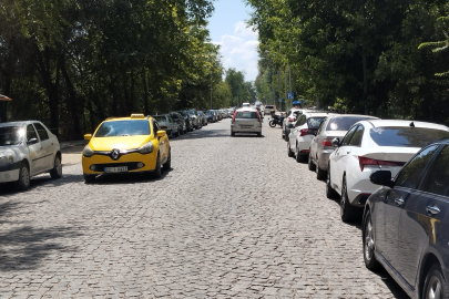 Söğütlük’te Çift Taraflı Parklanma Risk Yaratıyor