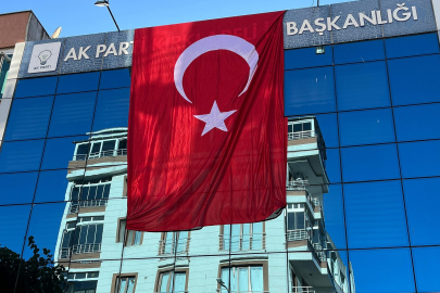 AK Parti Kırklareli İl Başkanlığına "Terörsüz Türkiye"ye Destek İçin Türk Bayrağı Asıldı
