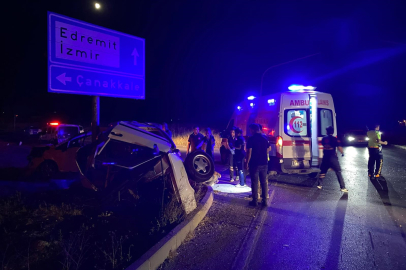 Çanakkale'de İki Otomobil Çarpıştı: 1'i Ağır 3 Yaralı