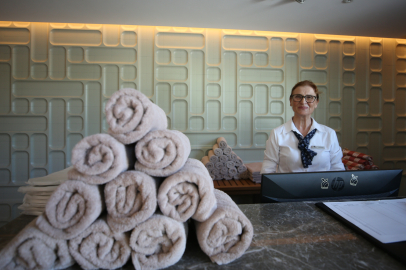 Hayallerinden Vazgeçmeyen Kadın, 67 Yaşında 5 Yıldızlı Otelde Üniversiteli Stajyer Oldu