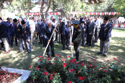 Kırklareli'nde 15 Temmuz Şehitleri Anısına 253 Gül Fidanı Dikildi