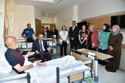 Vali Soytürk Şehit Babasını Hastanede Ziyaret Etti