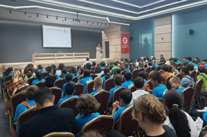 Yaz Okulu Öğrencilerine “Akran Zorbalığı – Teknoloji ve Madde Bağımlılığı” Konferansı